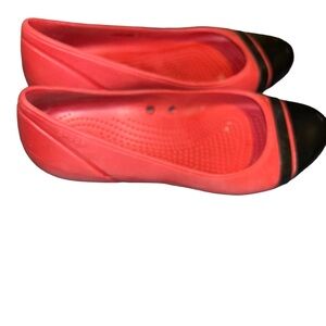 Crocs Cap Toe red/ black Ballet Flat Slip On Shoes Womens Size 8